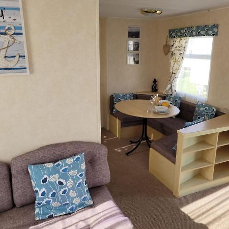 Hotel 341 Family Caravan At Marine Holiday Park, Sleeps 6 Rhyl Esterno foto