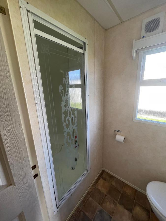 Hotel 341 Family Caravan At Marine Holiday Park, Sleeps 6 Rhyl Esterno foto