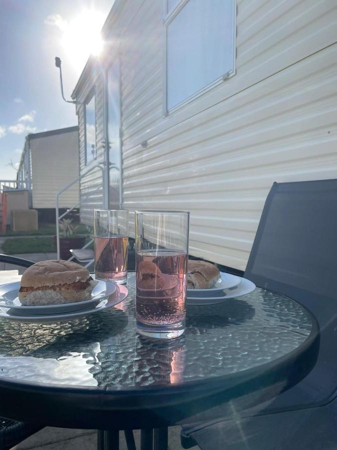 Hotel 341 Family Caravan At Marine Holiday Park, Sleeps 6 Rhyl Esterno foto